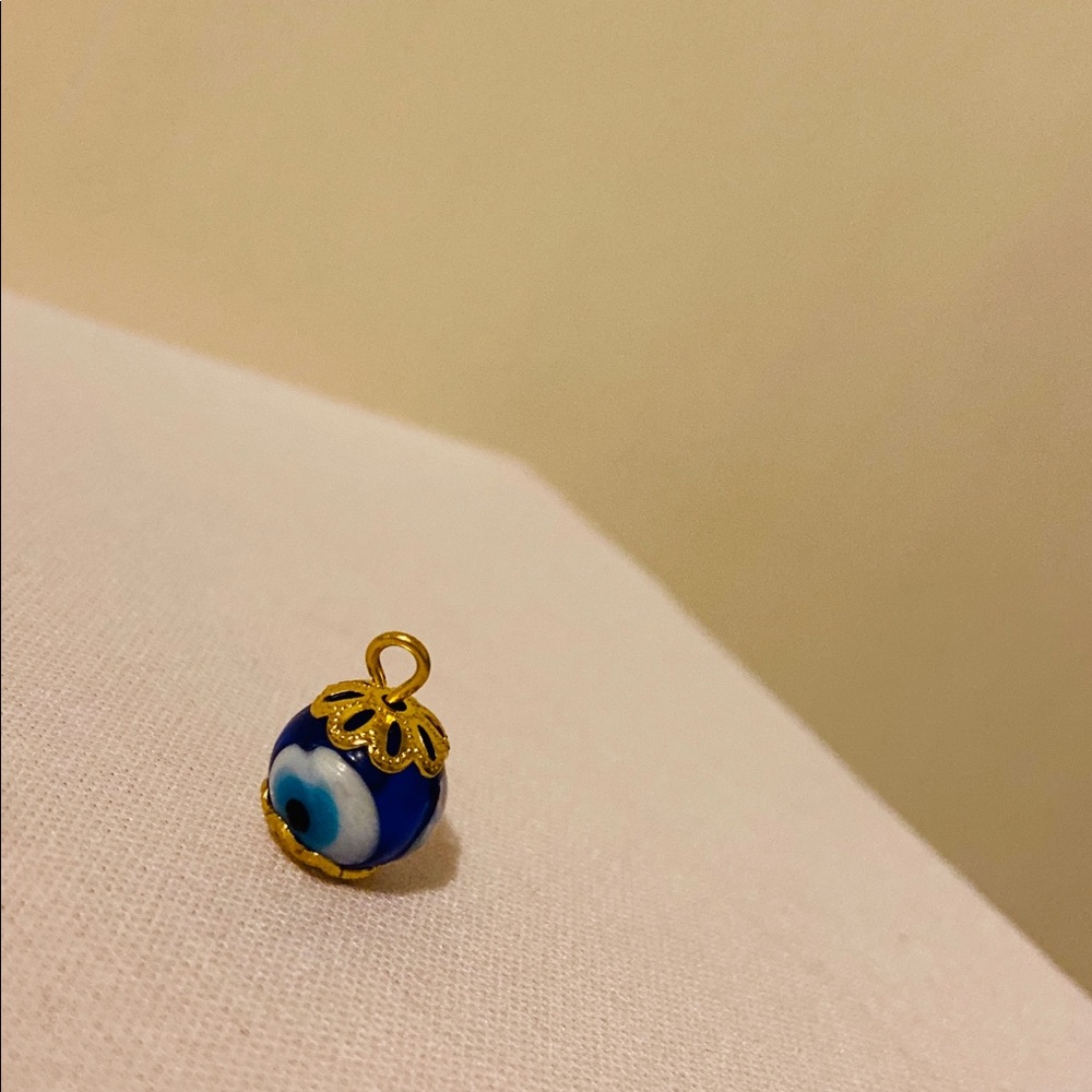 Single Turkish evil eye for necklace or bracelet